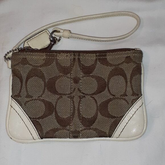 Coach C Wristlet White Patent‎ Leather Older - Picture 1 of 4